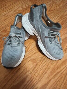 NWOT Unisex Adult Elevator/Height Increasing Sneakers. Gray. Men's 8.5 Wmn's 9.5